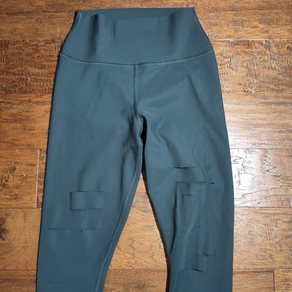 Alo Yoga Ripped Warrior Leggings Charcoal Gray Size S - Picture 7 of 14